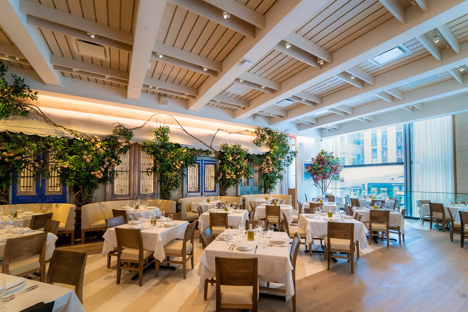 Avra Estiatorio Upscales With 1 SOUND Loudspeakers At New Rockefeller